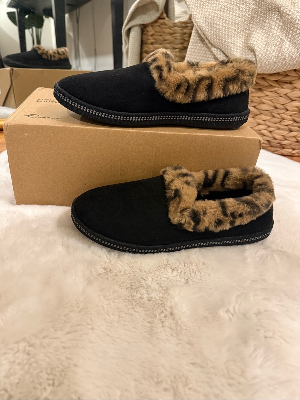 Women’s Sketchers Black and Leopard Cozy Campfire Slippers - Picture 6 of 7